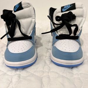 Jordan 1 Retro University Blue Sneakers - Toddker